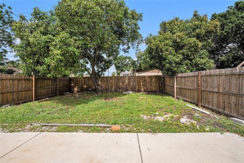 Casa en venta en Tampa, Florida, 3 dormitorios, 89.19 m2 № 1775556 - foto 4