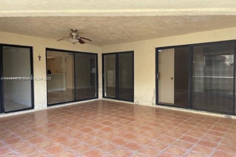 Apartamento en alquiler en Miami, Florida, 2 dormitorios, 123.93 m2 № 1857308 - foto 9