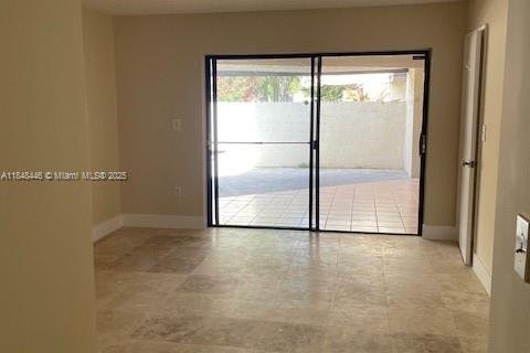 Apartamento en alquiler en Miami, Florida, 2 dormitorios, 123.93 m2 № 1857308 - foto 8