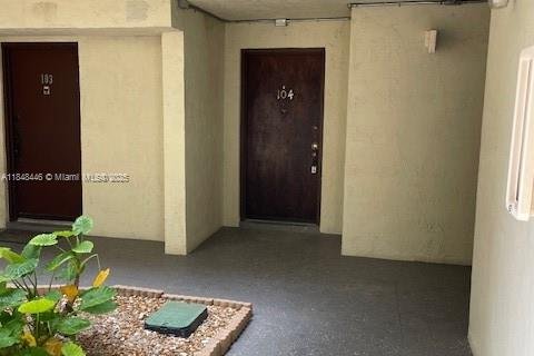 Apartamento en alquiler en Miami, Florida, 2 dormitorios, 123.93 m2 № 1857308 - foto 1