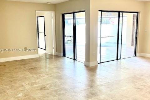 Apartamento en alquiler en Miami, Florida, 2 dormitorios, 123.93 m2 № 1857308 - foto 3
