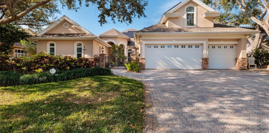 Villa ou maison à Saint Petersburg, Floride 5 chambres, 422.52 m2 № 2121449
