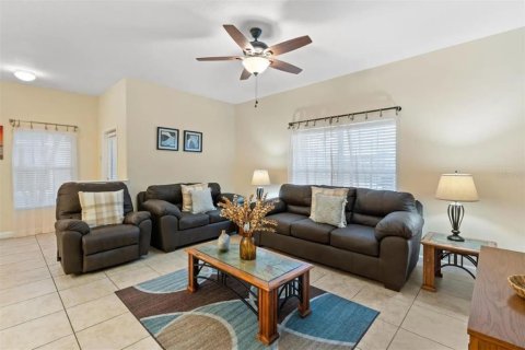 Townhouse in Kissimmee, Florida 5 bedrooms, 188.03 sq.m. № 1540596 - photo 2