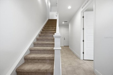 Townhouse in Orlando, Florida 4 bedrooms, 214.6 sq.m. № 2277319 - photo 6