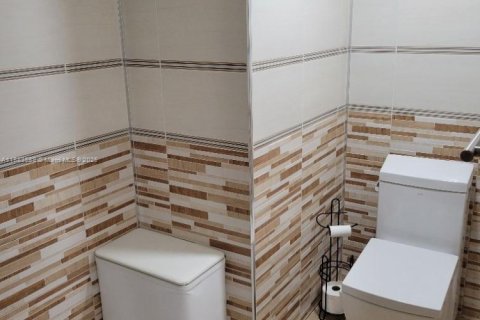 Снять в аренду кондоминиум в Халландейл-Бич, Флорида 2 спальни, 102.19м2, № 1929817 - фото 15