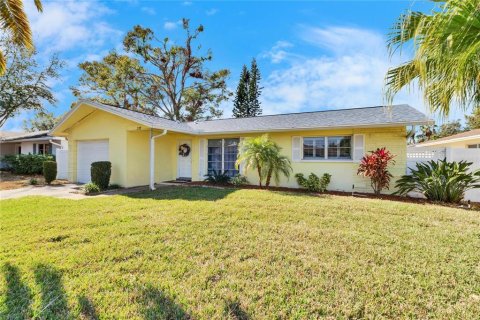 House in Clearwater, Florida 2 bedrooms, 111.3 sq.m. № 1733034 - photo 1