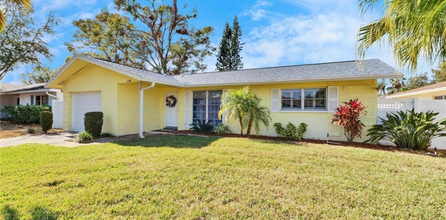 House in Clearwater, Florida 2 bedrooms, 111.3 sq.m. № 1733034