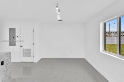 Casa en venta en North Miami, Florida, 5 dormitorios, 185.8 m2 № 2023348 - foto 21