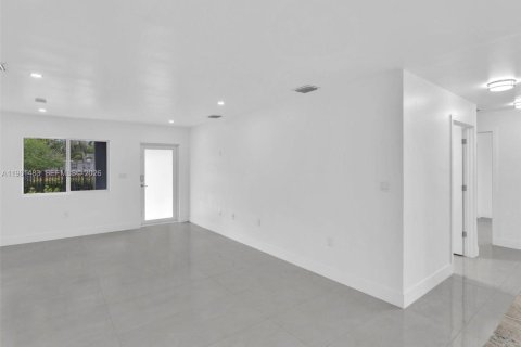 Casa en venta en North Miami, Florida, 5 dormitorios, 185.8 m2 № 2023348 - foto 18