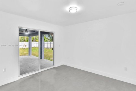 Casa en venta en North Miami, Florida, 5 dormitorios, 185.8 m2 № 2023348 - foto 22