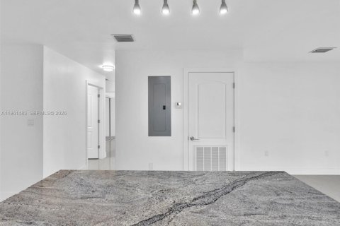 Casa en venta en North Miami, Florida, 5 dormitorios, 185.8 m2 № 2023348 - foto 16