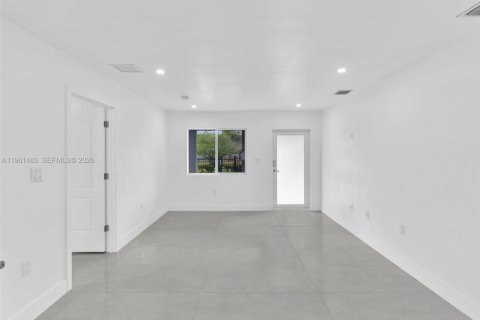 Casa en venta en North Miami, Florida, 5 dormitorios, 185.8 m2 № 2023348 - foto 19