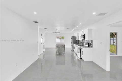 Casa en venta en North Miami, Florida, 5 dormitorios, 185.8 m2 № 2023348 - foto 7