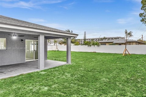 Casa en venta en North Miami, Florida, 5 dormitorios, 185.8 m2 № 2023348 - foto 2