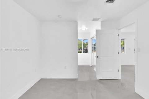 Casa en venta en North Miami, Florida, 5 dormitorios, 185.8 m2 № 2023348 - foto 24