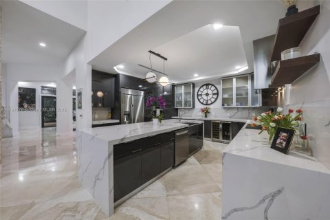 House in Miramar, Florida 5 bedrooms, 340.67 sq.m. № 1696673 - photo 2