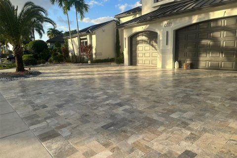 House in Miramar, Florida 5 bedrooms, 340.67 sq.m. № 1696673 - photo 11