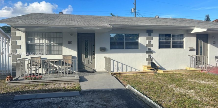 House in Dania Beach, Florida 2 bedrooms, 116.13 sq.m. № 2068637