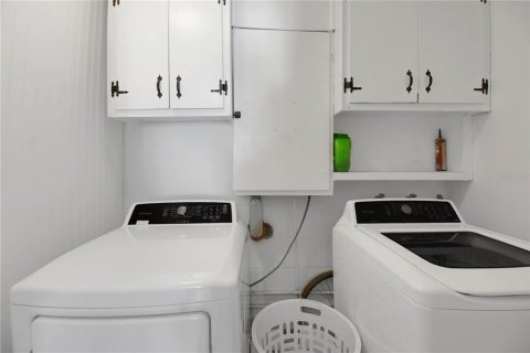 Villa ou maison à vendre à Fruitland Park, Floride: 3 chambres, 137.77 m2 № 2220167 - photo 30