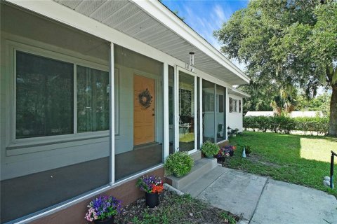 Villa ou maison à vendre à Fruitland Park, Floride: 3 chambres, 137.77 m2 № 2220167 - photo 2