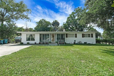 Villa ou maison à Fruitland Park, Floride 3 chambres, 137.77 m2 № 2220167