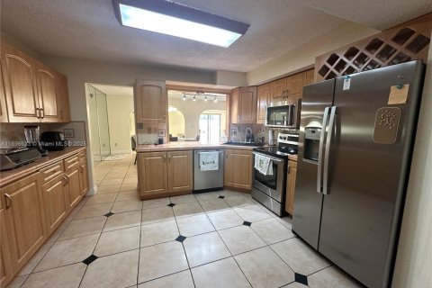 Снять в аренду кондоминиум в Дорал, Флорида 3 спальни, 184.23м2, № 1948333 - фото 6