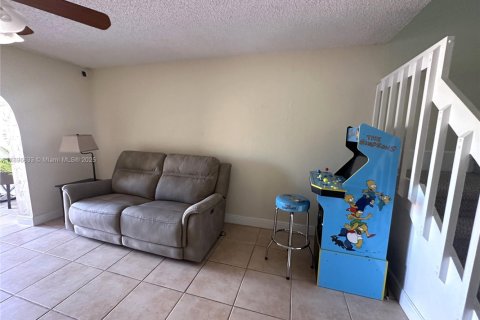 Снять в аренду кондоминиум в Дорал, Флорида 3 спальни, 184.23м2, № 1948333 - фото 12