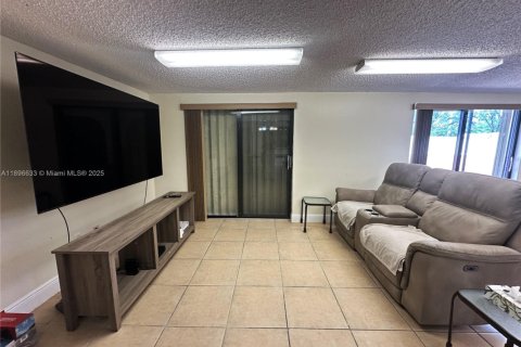 Снять в аренду кондоминиум в Дорал, Флорида 3 спальни, 184.23м2, № 1948333 - фото 11