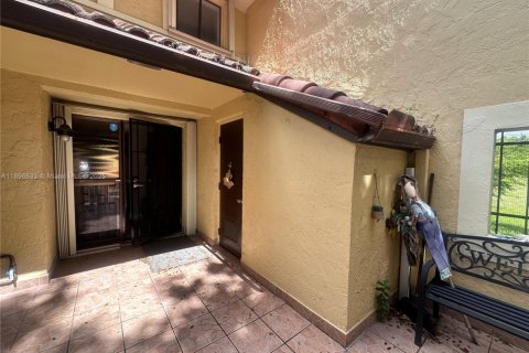 Снять в аренду кондоминиум в Дорал, Флорида 3 спальни, 184.23м2, № 1948333 - фото 4