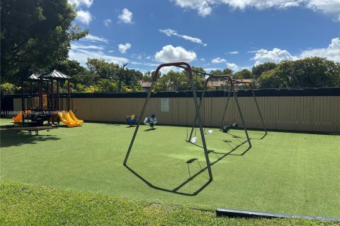 Снять в аренду кондоминиум в Дорал, Флорида 3 спальни, 184.23м2, № 1948333 - фото 30