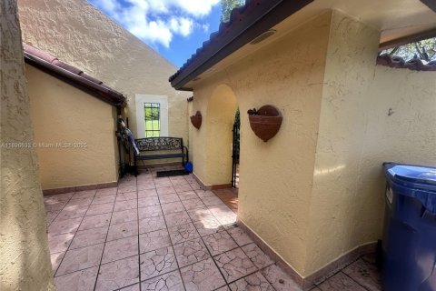 Снять в аренду кондоминиум в Дорал, Флорида 3 спальни, 184.23м2, № 1948333 - фото 5