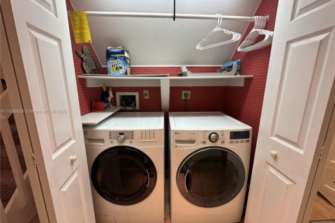 Снять в аренду кондоминиум в Дорал, Флорида 3 спальни, 184.23м2, № 1948333 - фото 25