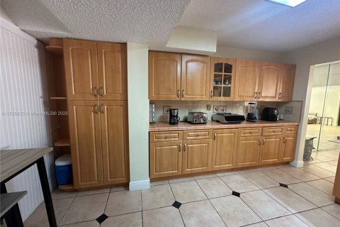 Снять в аренду кондоминиум в Дорал, Флорида 3 спальни, 184.23м2, № 1948333 - фото 7