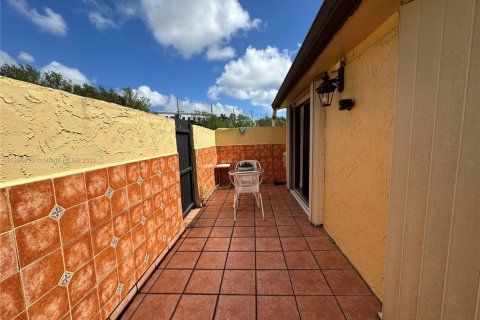 Снять в аренду кондоминиум в Дорал, Флорида 3 спальни, 184.23м2, № 1948333 - фото 26