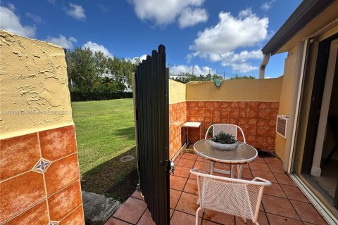 Снять в аренду кондоминиум в Дорал, Флорида 3 спальни, 184.23м2, № 1948333 - фото 27