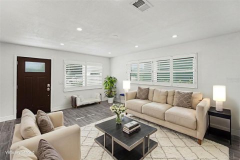 House in Tarpon Springs, Florida 4 bedrooms, 142.6 sq.m. № 2099296 - photo 8