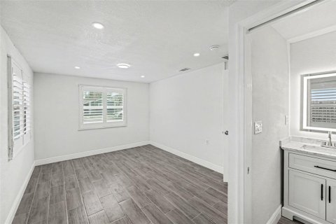 House in Tarpon Springs, Florida 4 bedrooms, 142.6 sq.m. № 2099296 - photo 23