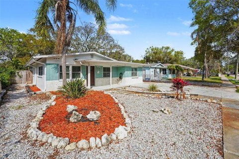 House in Tarpon Springs, Florida 4 bedrooms, 142.6 sq.m. № 2099296 - photo 4