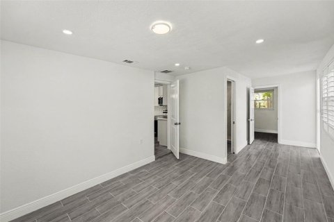 House in Tarpon Springs, Florida 4 bedrooms, 142.6 sq.m. № 2099296 - photo 22