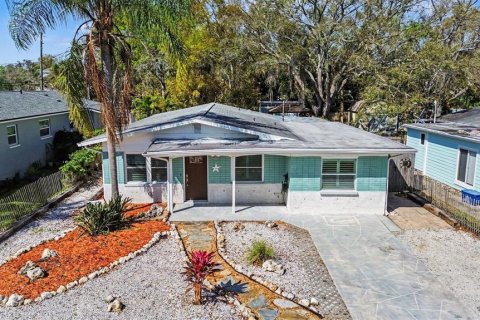 House in Tarpon Springs, Florida 4 bedrooms, 142.6 sq.m. № 2099296 - photo 2