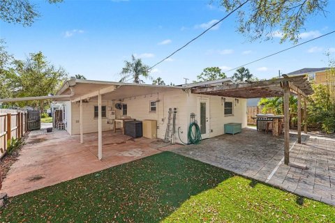 House in Tarpon Springs, Florida 4 bedrooms, 142.6 sq.m. № 2099296 - photo 28