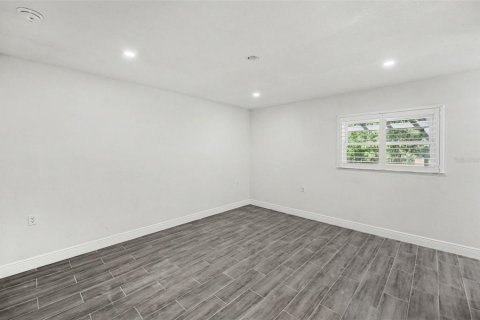 House in Tarpon Springs, Florida 4 bedrooms, 142.6 sq.m. № 2099296 - photo 13