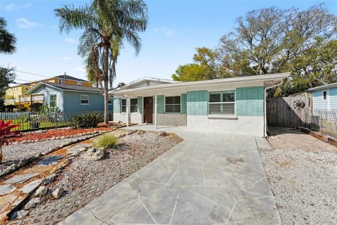 House in Tarpon Springs, Florida 4 bedrooms, 142.6 sq.m. № 2099296 - photo 3