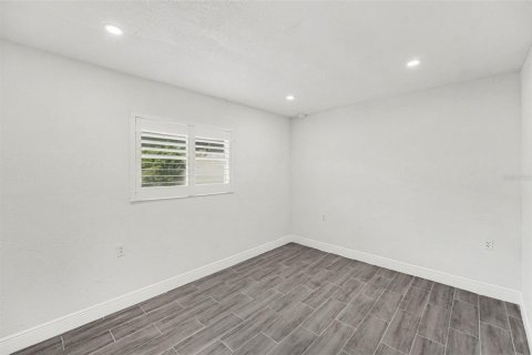 House in Tarpon Springs, Florida 4 bedrooms, 142.6 sq.m. № 2099296 - photo 18