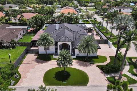 Casa en Miami, Florida 4 dormitorios, 332.96 m2 № 2307385