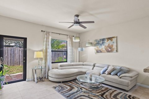 Casa en venta en Homestead, Florida, 4 dormitorios, 175.03 m2 № 2378697 - foto 12