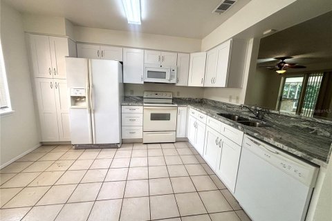 Villa ou maison à louer à Apopka, Floride: 3 chambres, 124.3 m2 № 1865849 - photo 5