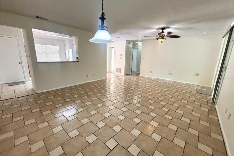 Villa ou maison à louer à Apopka, Floride: 3 chambres, 124.3 m2 № 1865849 - photo 4