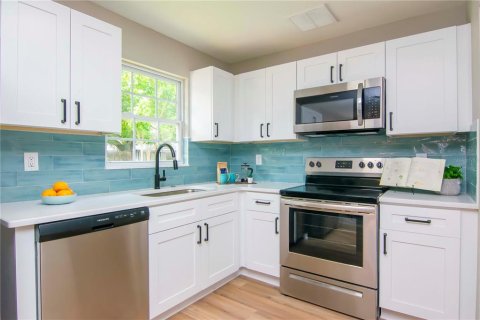 Villa ou maison à louer à Tampa, Floride: 5 chambres, 131.55 m2 № 2148484 - photo 14