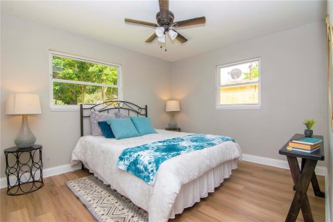 Villa ou maison à louer à Tampa, Floride: 5 chambres, 131.55 m2 № 2148484 - photo 16